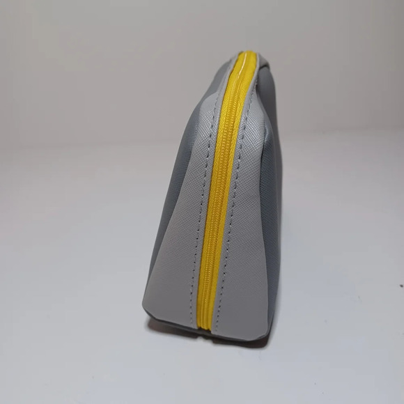 Cole Haan for American Airlines Travel Essential Amenity Kit Toiletry Bag see pi - Picture 2 of 6